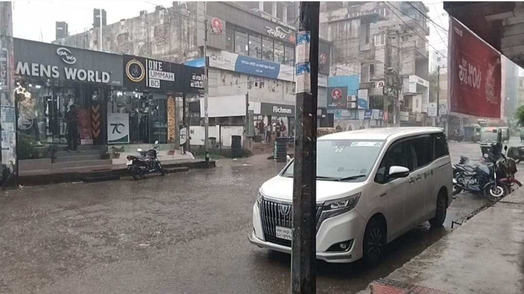 শেষ আশ্বিনে উত্তরের জেলাগুলোতে বৃষ্টি, ভ্যাপসা গরমের অবসান